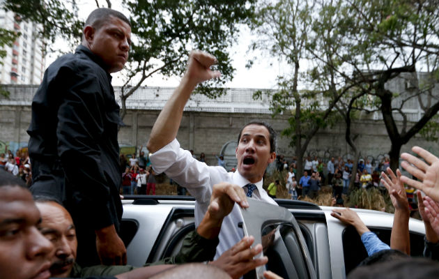 Guaidó en el mitin de este viernes en Caracas. Foto: AP.