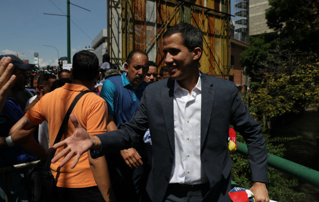 Este sábado decenas de miles de venezolanos salieron a las calles de Caracas en la primera gran convocatoria de Guaidó desde el 23 de enero y se concentraron en el este de la capital.