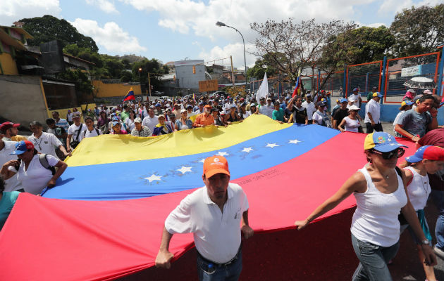 Hasta el momento ni la Fiscalía, ni el Supremo, ni ninguno de los altos dirigentes de la llamada revolución bolivariana se ha pronunciado sobre el regreso de Guaidó.