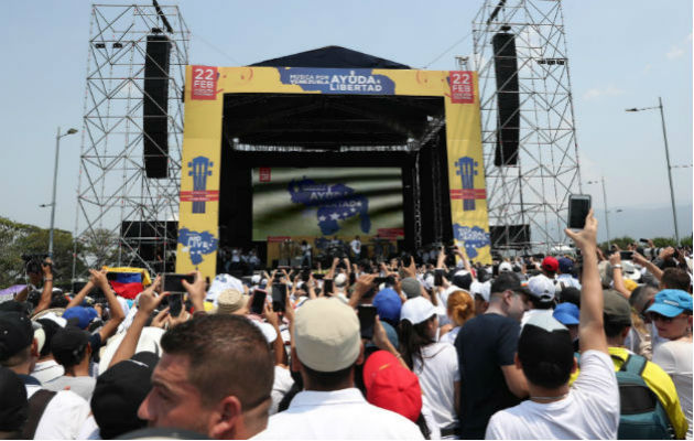 Según detallaron, 370.000 personas asistieron al concierto que se realizó en el lado colombiano del puente internacional Tienditas, una moderna infraestructura sin estrenar que une al país con Venezuela.