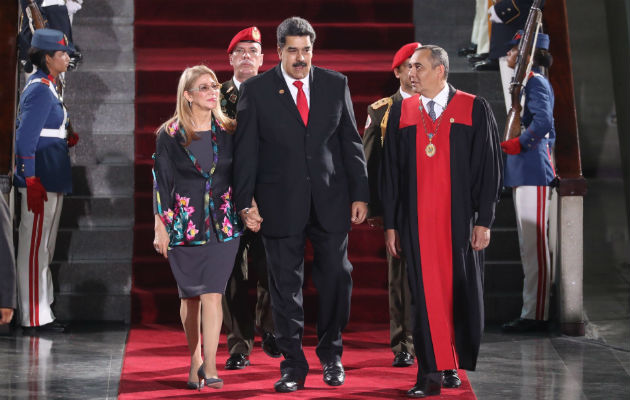 En una reunión extraordinaria de su Consejo Permanente, una resolución en este sentido presentada por Argentina, Chile, Colombia, Costa Rica, EE.UU., Perú y Paraguay logró 19 votos a favor, 6 en contra y 8 abstenciones.