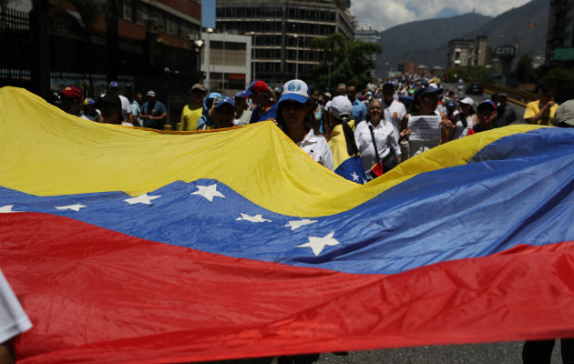 Los seguidores del chavismo se movilizan en el centro-oeste de Caracas para rechazar también los apagones de los que culpan a Estados Unidos y la oposición.