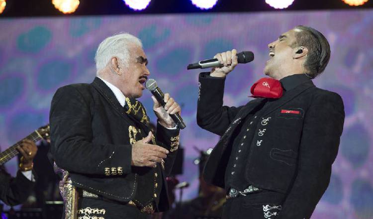 Alejandro y Vicente Fernández.