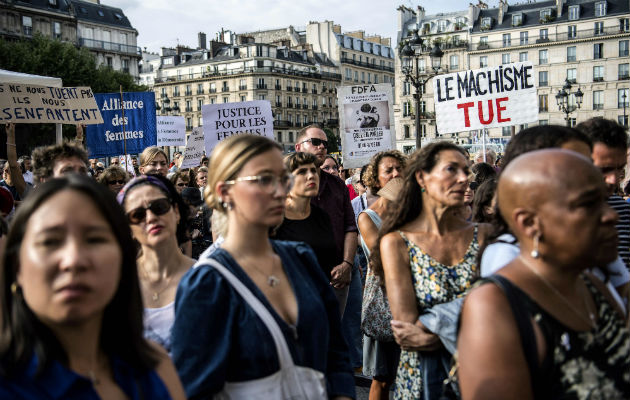 En Francia, una mujer es asesinada por su pareja cada tres días. Marcha en París en agosto en honor a las víctimas. Foto/ Christophe Archambault/Agence France-Presse — Getty Images.