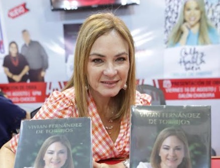 Vivian Fernández de Torrijos, autora panameña. Su libro 