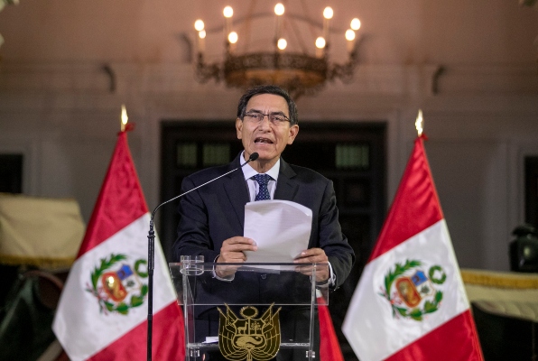 El presidente de Perú Martín Vizcarra, cerró el Congreso y llamó a elecciones anticipadas para escoger a los nuevos congresistas. FOTO/AP
