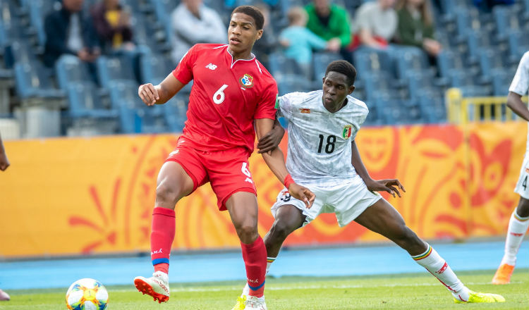 Ernesto Walker (6)  estuvo en el mundial Sub-20 de Polonia. Foto:AP