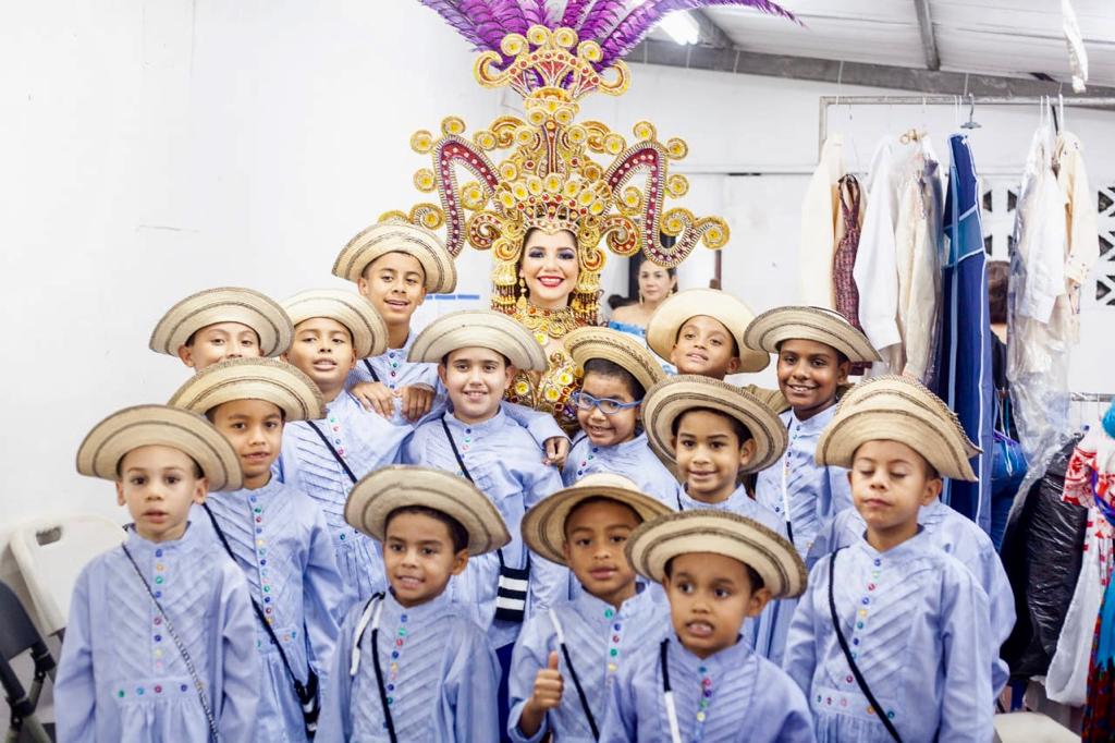 Valen oro. Dieron más de la milla extra en la extraordinaria  presentación, fruto de la pasión  por el folklore y dedicación de ellos  y su maestro Gino Isaac Herrera Ramírez. Foto: Cortesía.