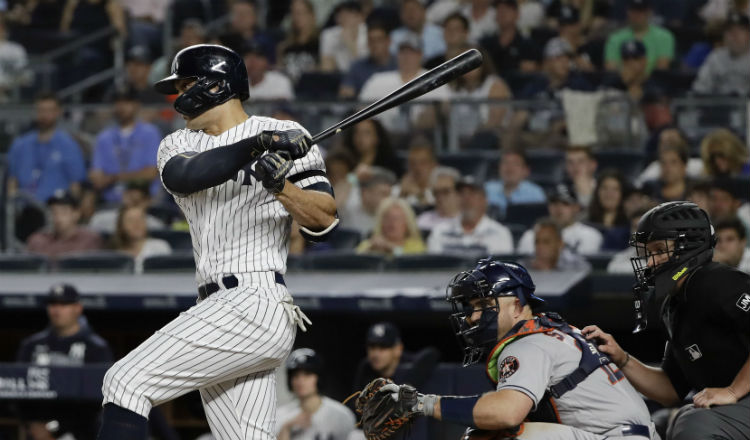 Giancarlo Stanton conectó un par de sencillos. Foto:AP