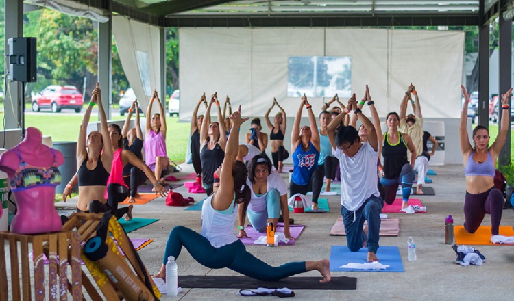 El yoga se considera uno de los muchos tipos de enfoques integradores de la salud. 